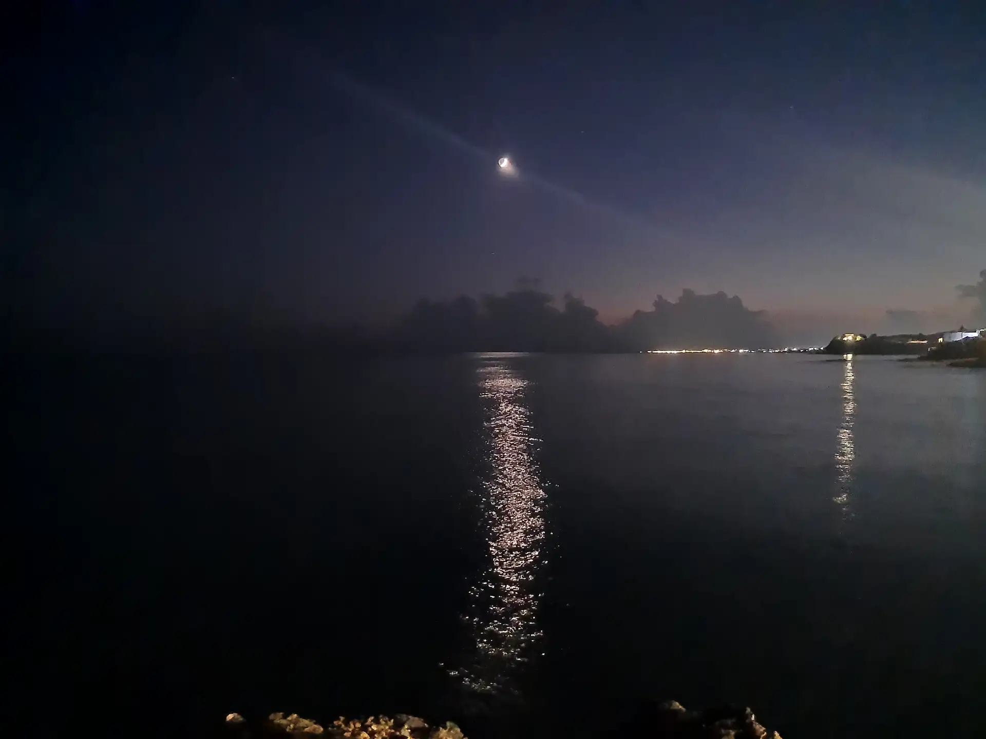 得益于自然保护区与考古公园的辽阔腹地，这里的夜空免受城市光污染的侵扰。